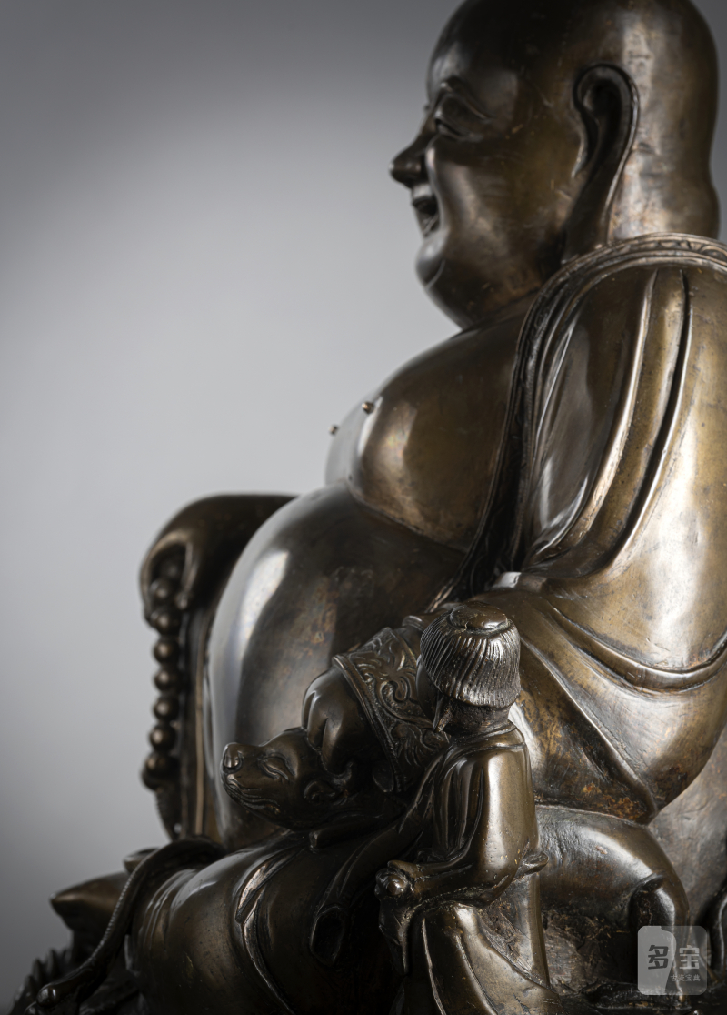 A large cast bronze figure of seated Budai with boys on a lotus pedestal - 图6